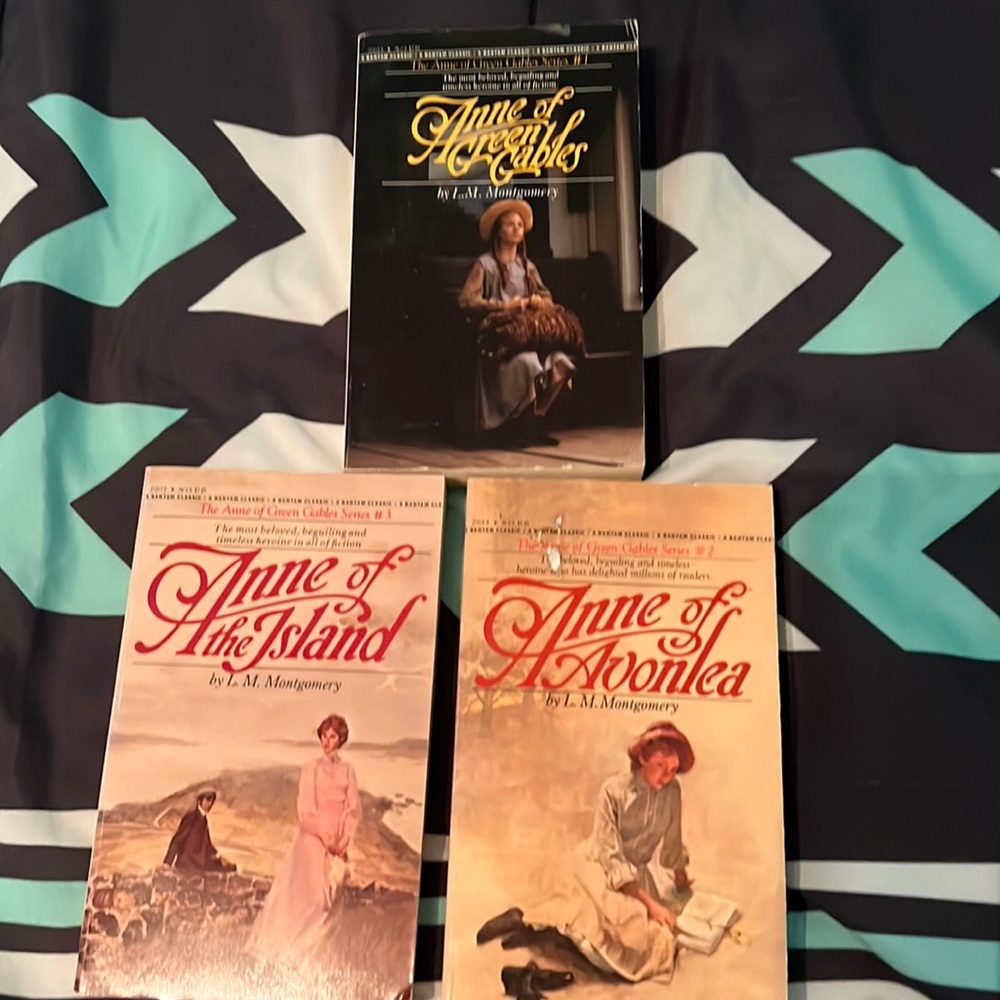 Classic Anne of Green Gables 3 series 📚 books.